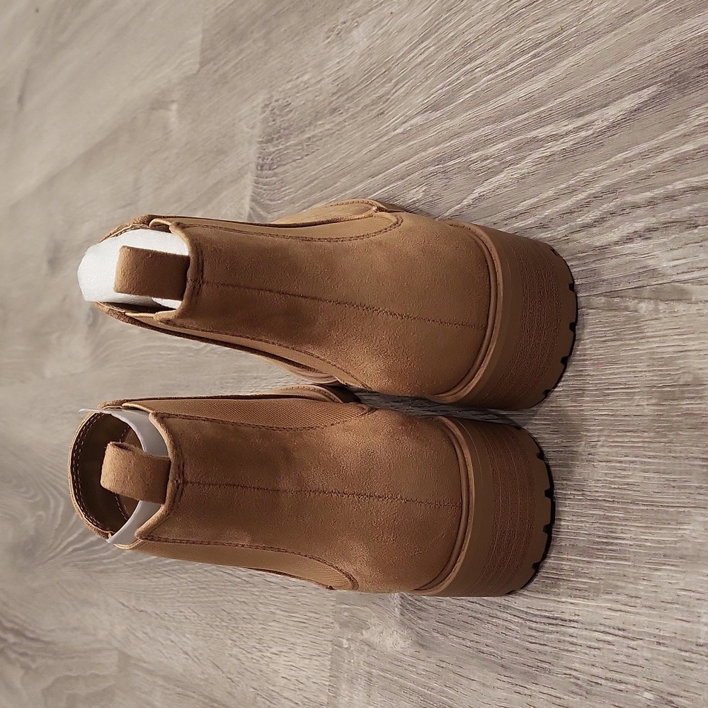 Cute boots! - Picture 4 of 4
